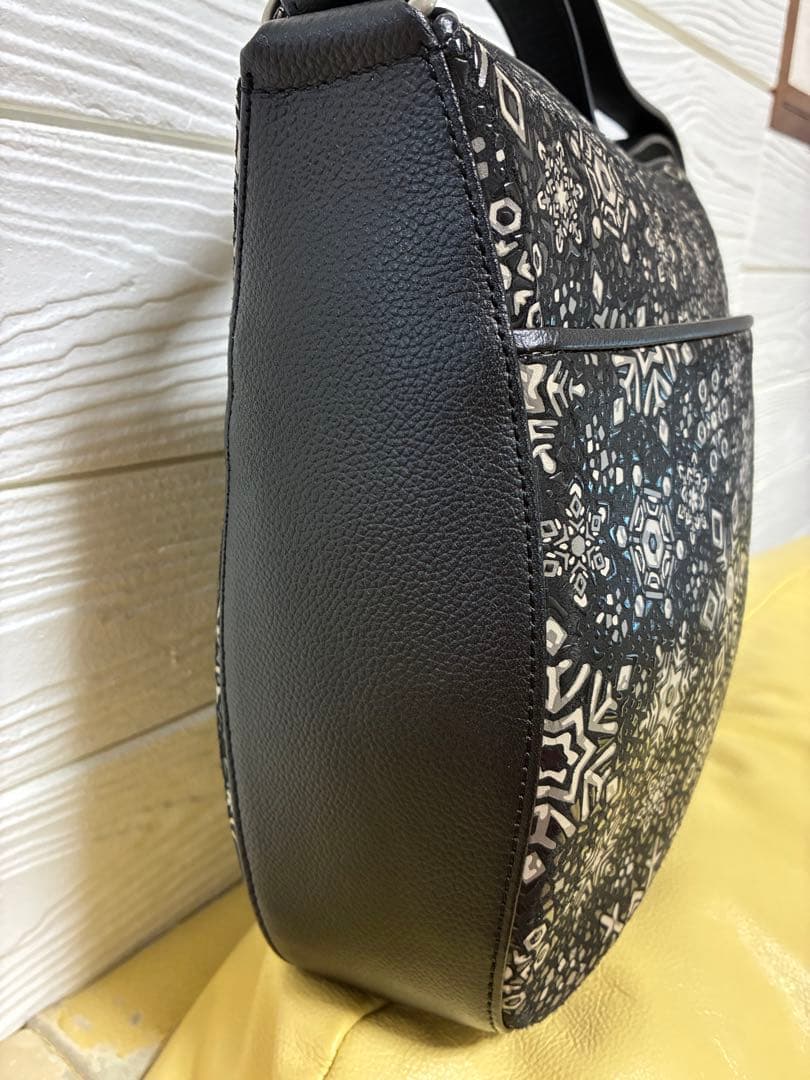 極美品　印傳屋 リカレア 雪の結晶　ショルダーバッグ