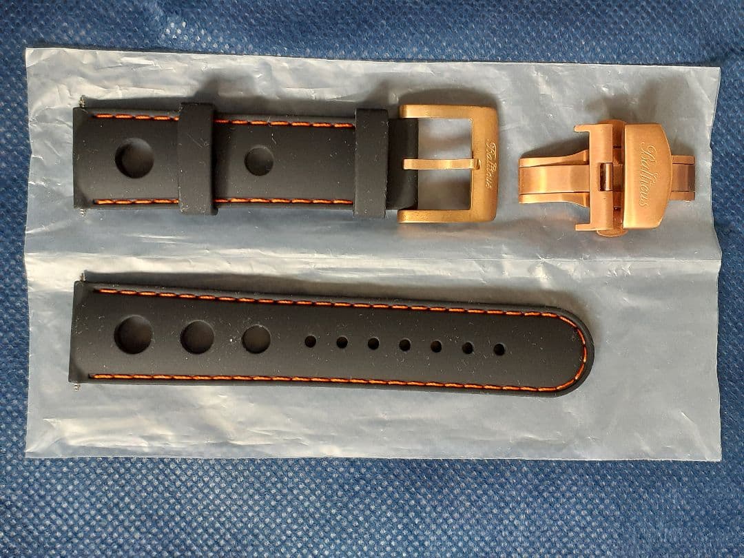 ブロンズ製ダイバー腕時計神奈川県沖ビッグウエーブ蓄光デザイン