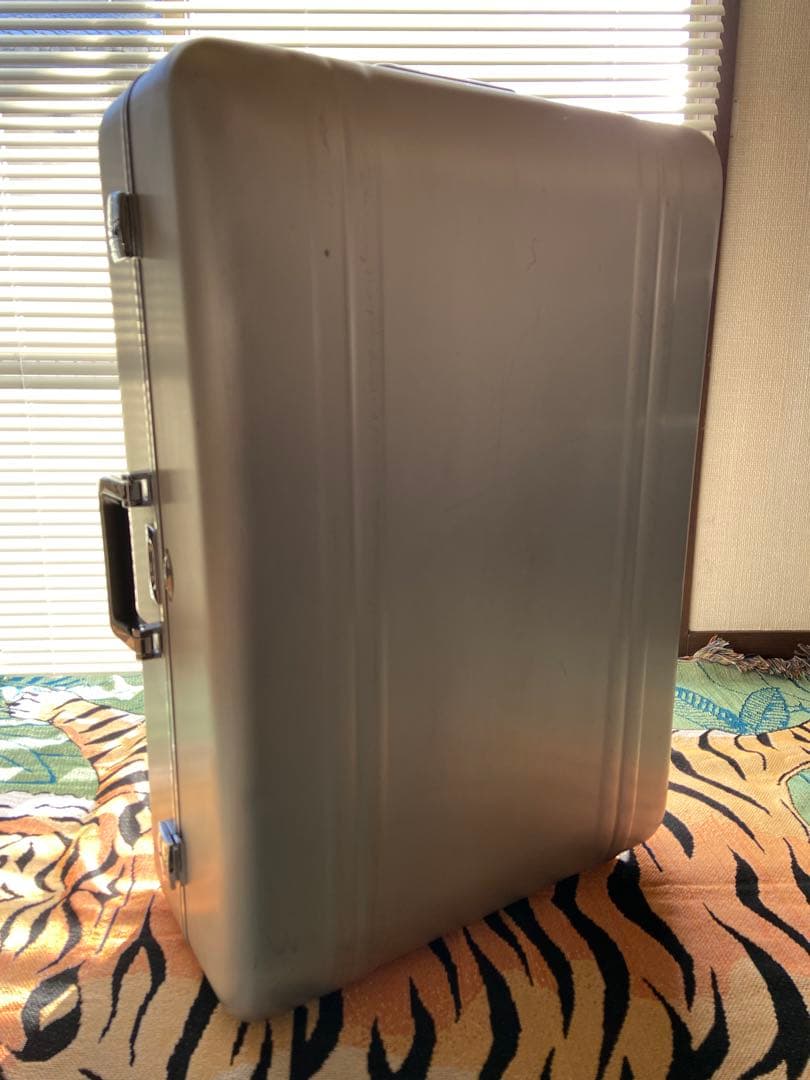 ゼロハリバートンスーツケース2輪