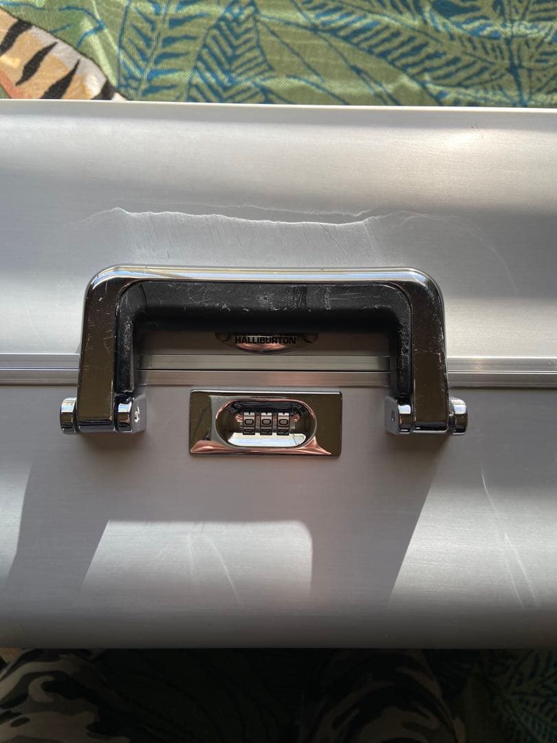 ゼロハリバートンスーツケース2輪