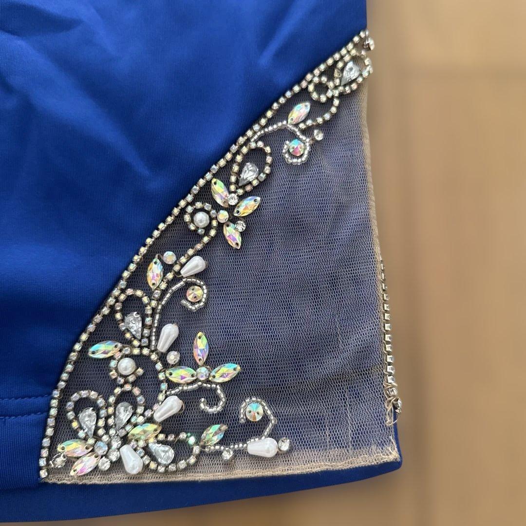 ぴぴ⭐️青いビーズ装飾タイトドレス