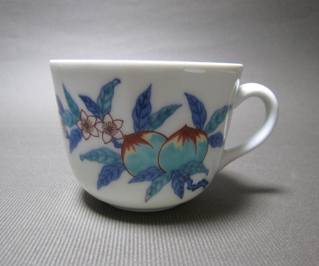 今泉今右衛門　１４代　錦桃絵碗　カップ＆ソーサー　共箱　未使用　今右衛門