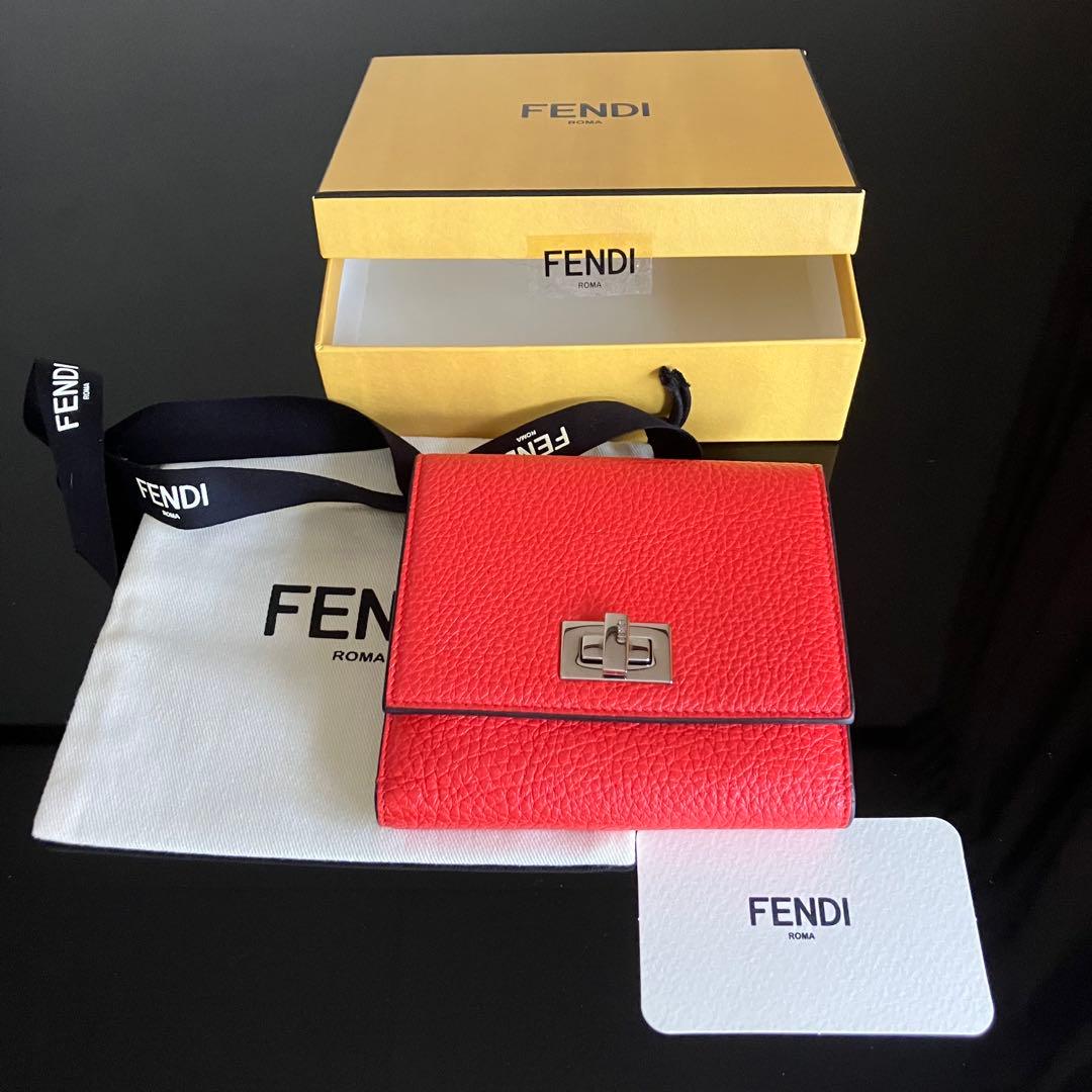 フェンディ　ピーカブー　FENDI JP PEEKABOO WALLET レッド