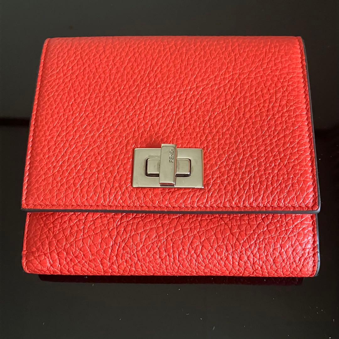 フェンディ　ピーカブー　FENDI JP PEEKABOO WALLET レッド