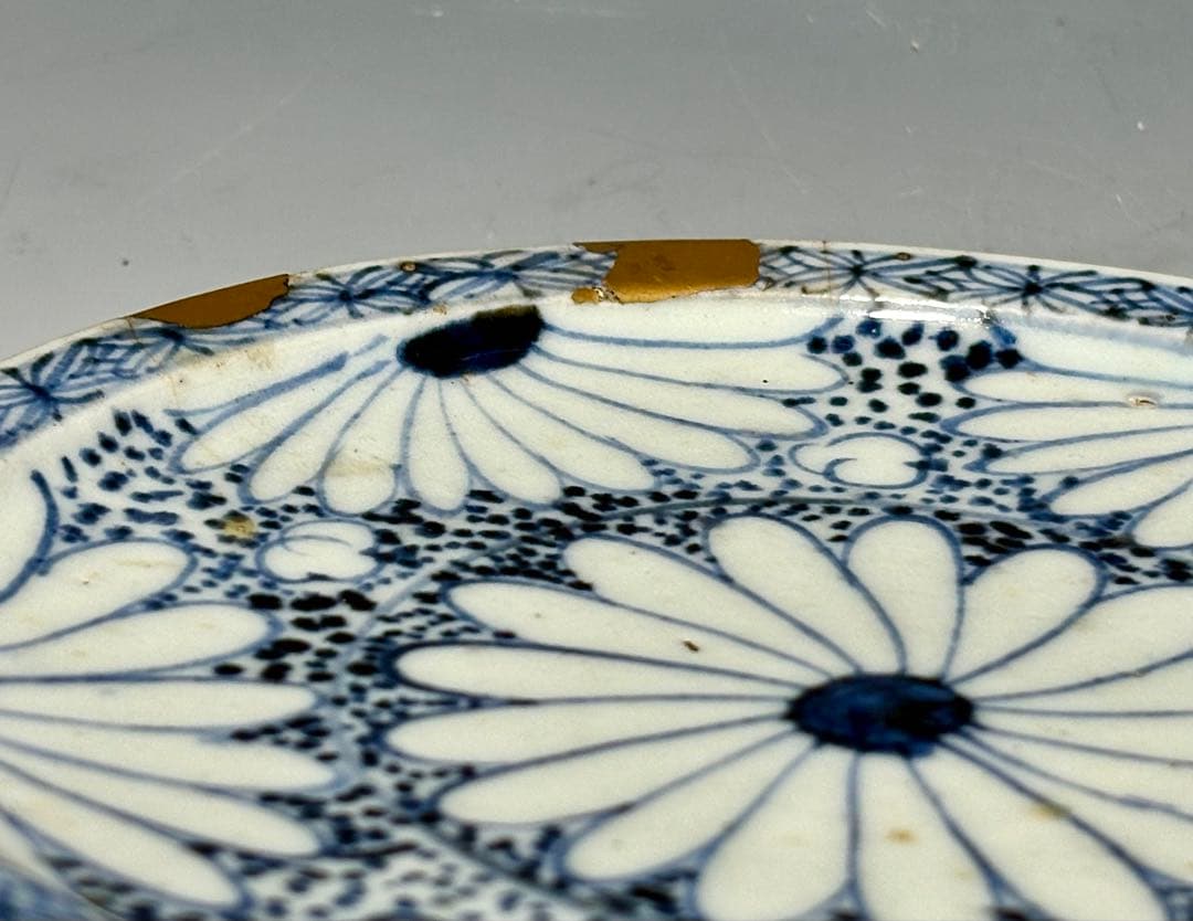 「初期伊万里」点描菊花文小皿