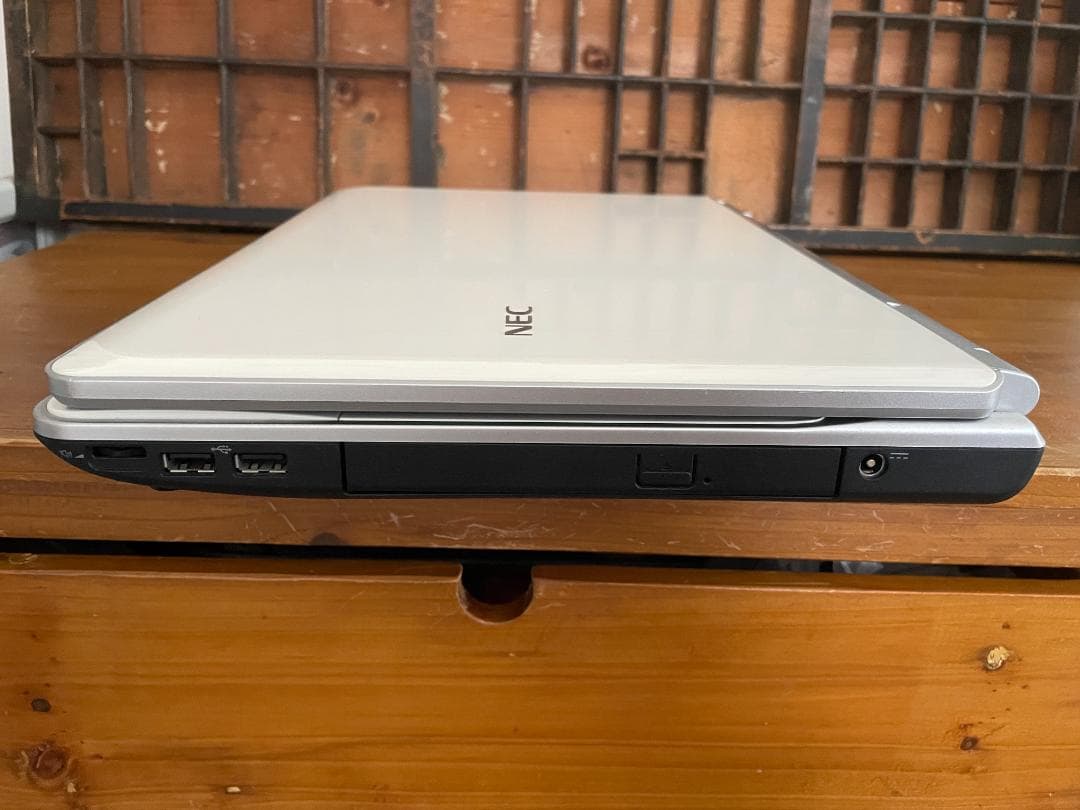 NEC LaVie PC-LL750F26W [クリスタルホワイト]