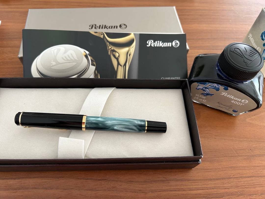【みやさと様】Pelikan 万年筆 グリーンマーブル　インク付き