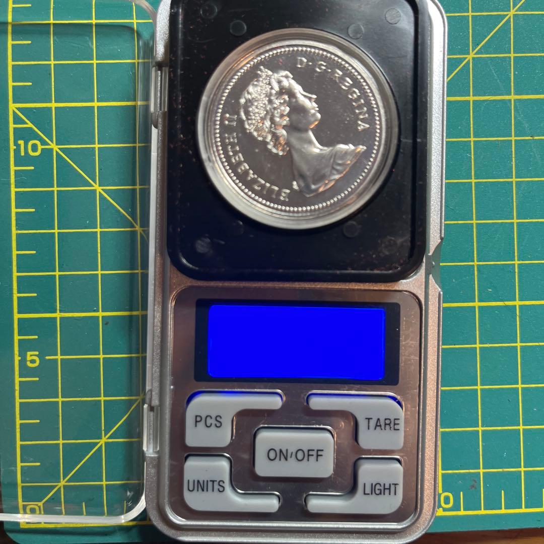 ケース入りの銀貨セット