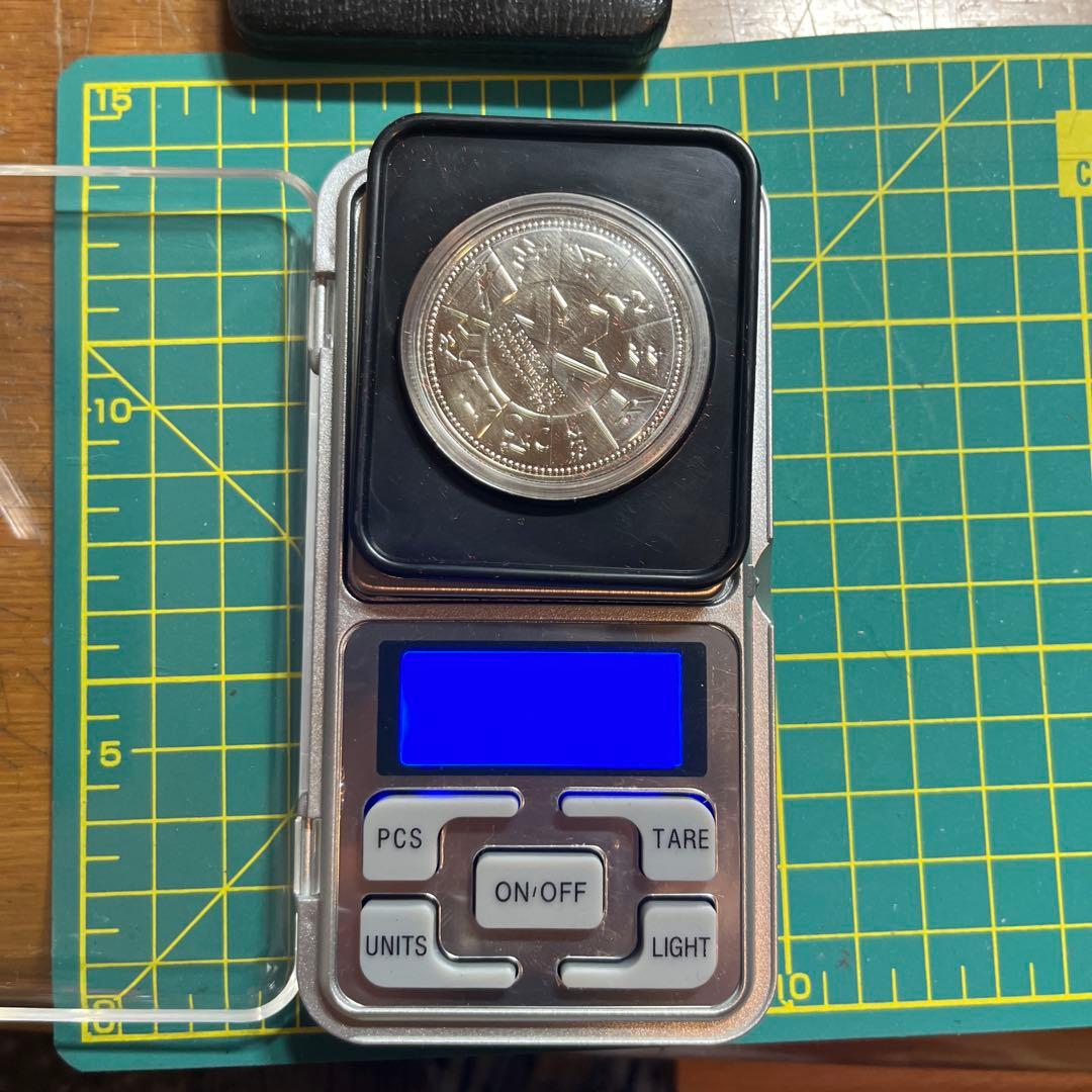 ケース入りの銀貨セット