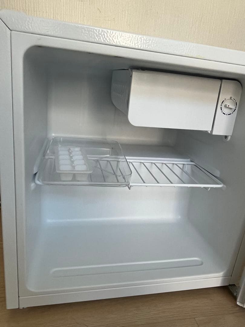 【美品 】小型冷蔵庫 46L REFAGE 2023年製YRZ-CO5L　1ドア