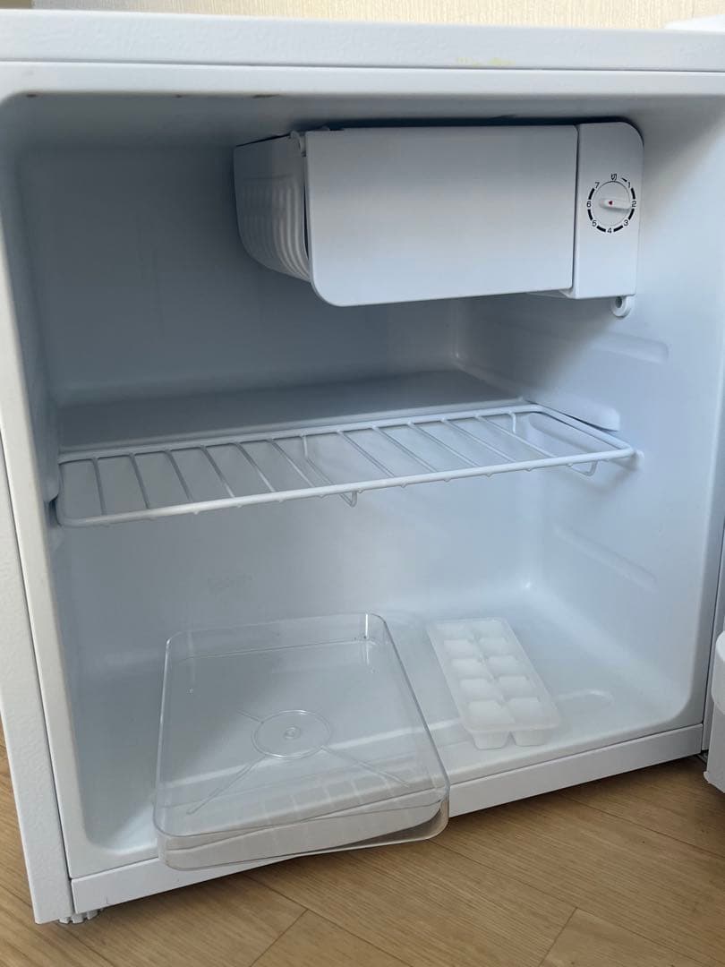 【美品 】小型冷蔵庫 46L REFAGE 2023年製YRZ-CO5L　1ドア