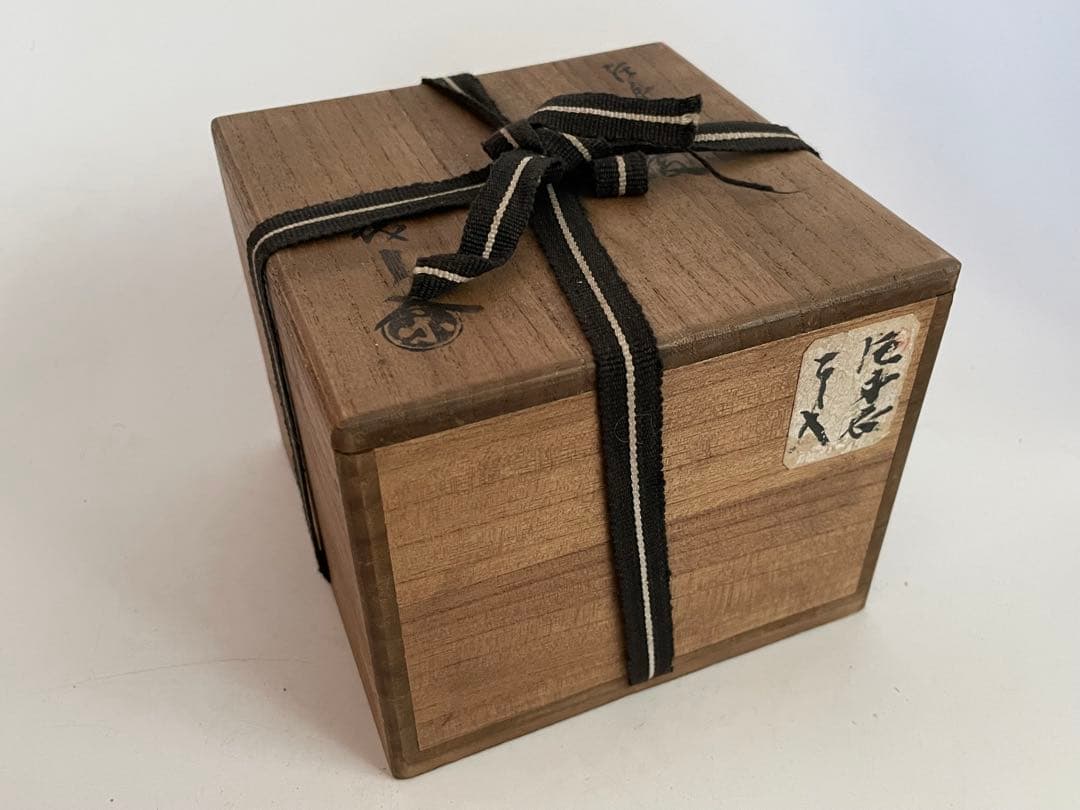 茶道具　陶芸家　九代　樂吉左衛門　樂了入　掛分黒楽茶碗　片身替　茶碗