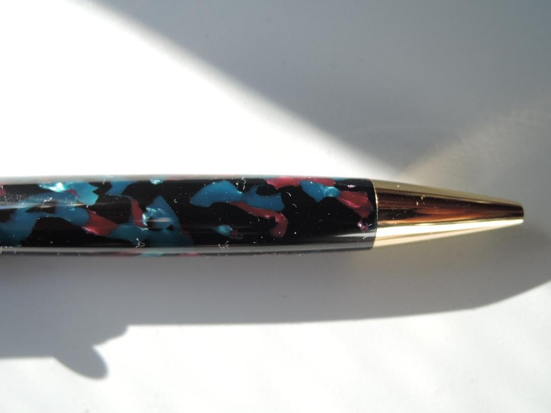 PILOT CUSTOM LE ボールペン　(本体色は赤青主体のモザイク)