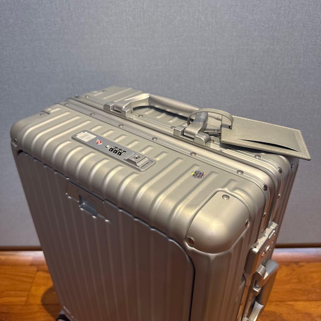 値下げしました　リベティ マットシルバーS 機内持ち込み可能 Libetee