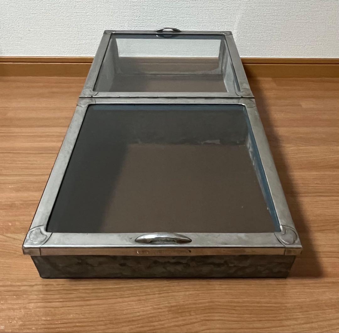 【1月限定価格】昭和レトロ　ブリキ製ショーケース（2枚扉、取り外し可能）