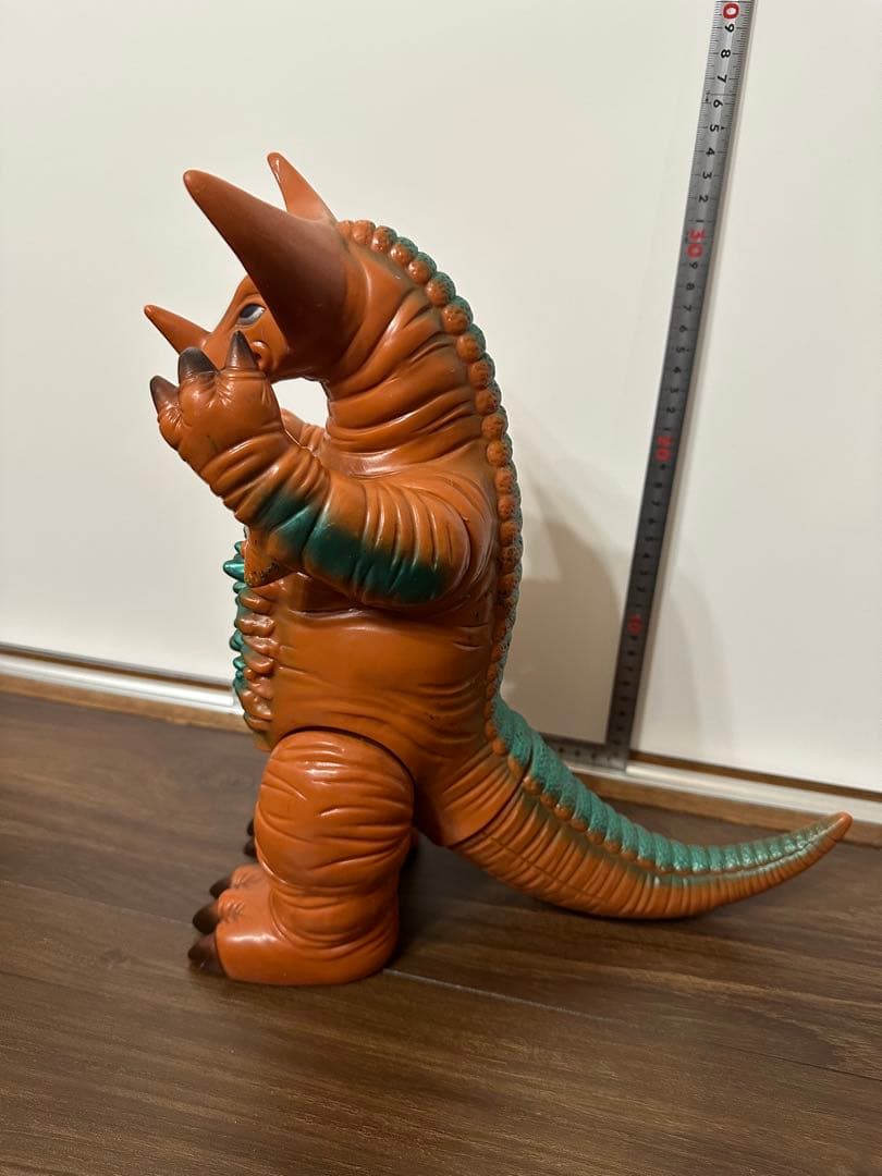 ジャイアントゴモラ　ソフビ