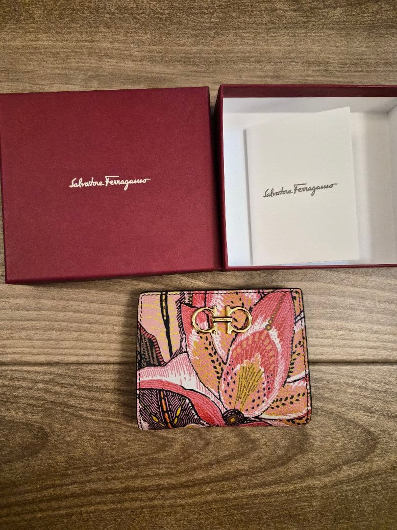Salvatore Ferragamo 花柄 二つ折り財布
