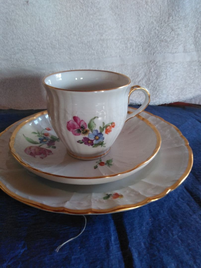 アンティーク、kpmのカップ、ソーサートリオ