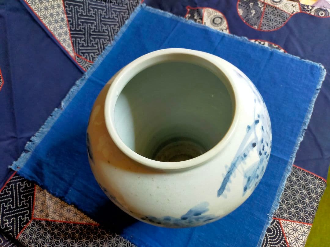 韓国【人間文化財】　池 順鐸作　白磁染付手描き葡萄文花瓶(壷)