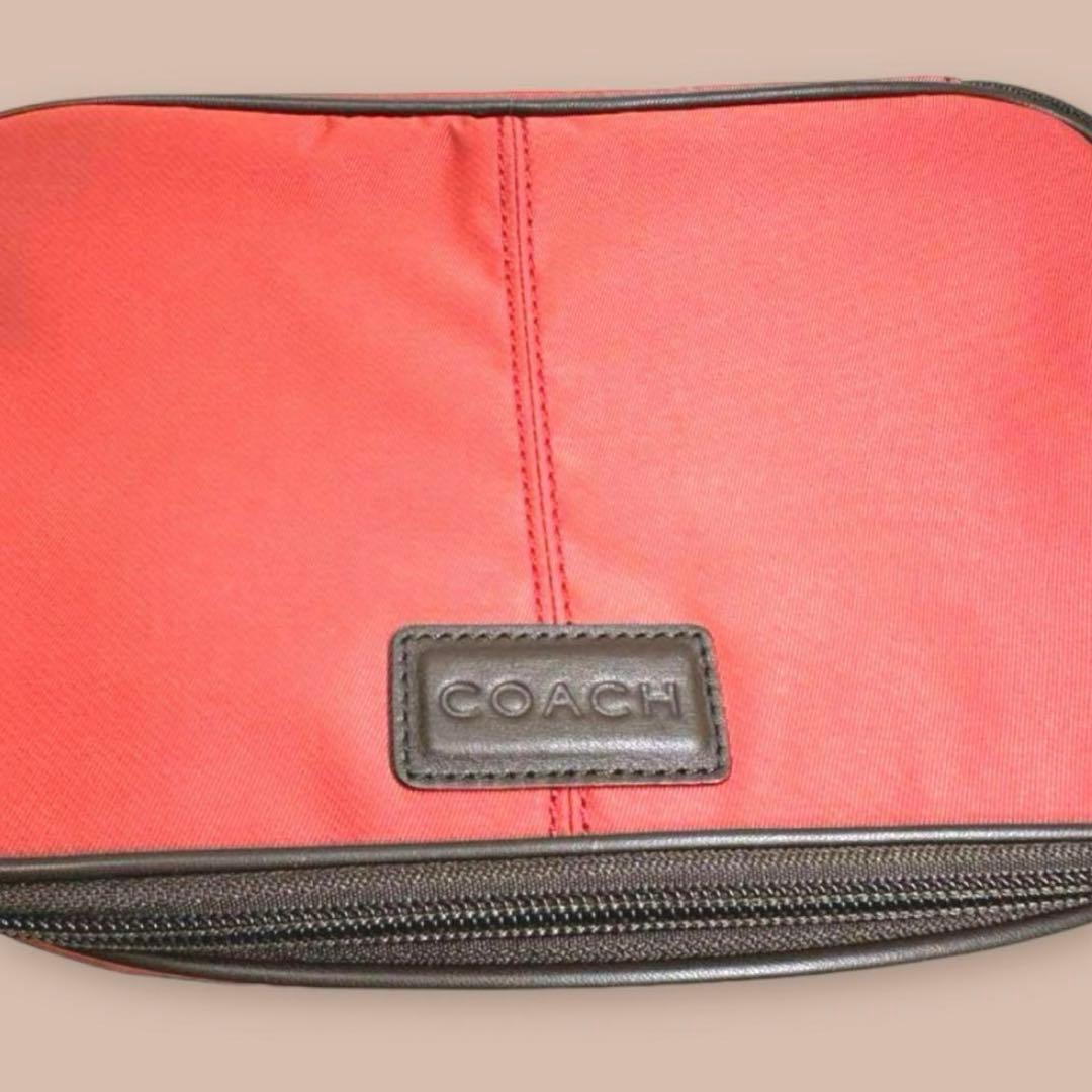 【COACH】コーチ　トラベルポーチ　コスメポーチ　化粧ポーチ　旅行　収納　新品