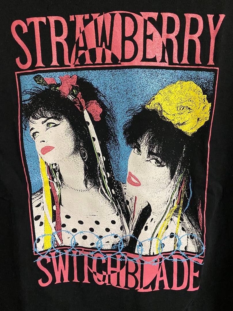 STRAWBERRY SWITCHBLADE Tシャツ