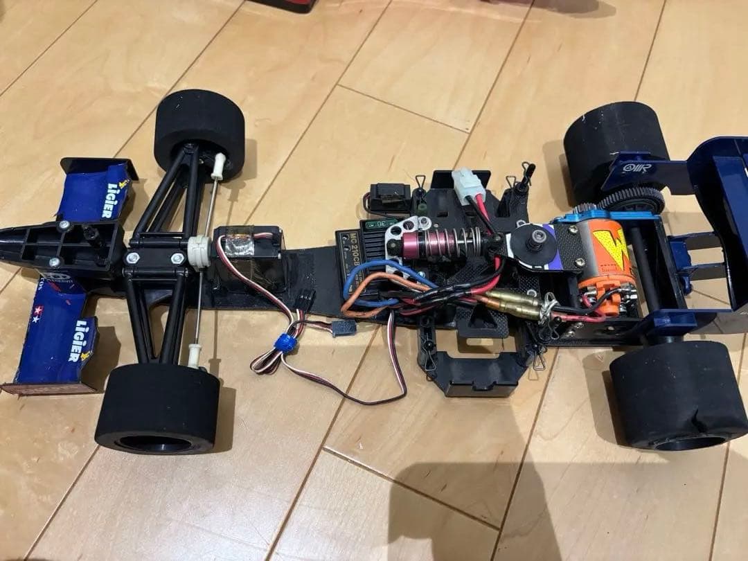 d*4様 タミヤ F103RS シャーシキット