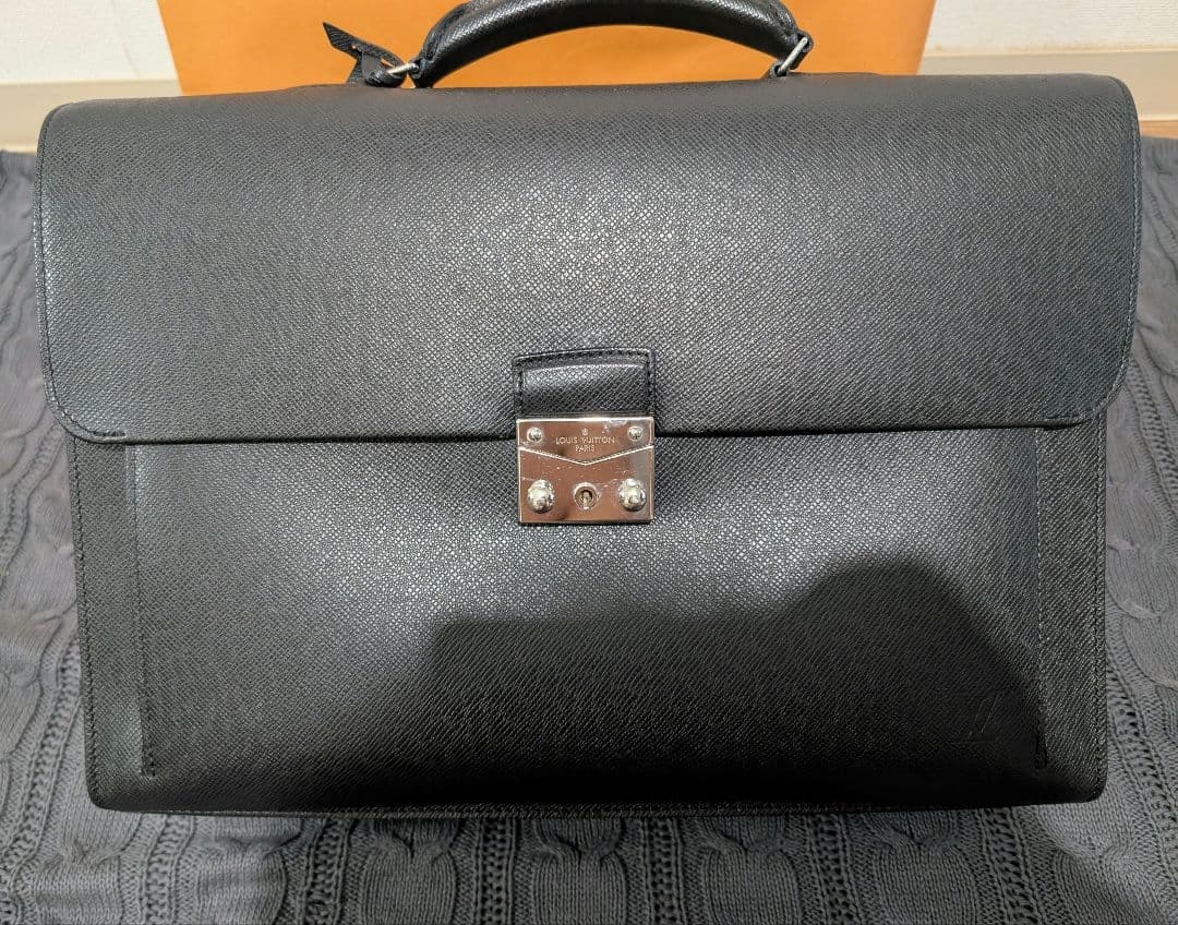 Louis Vuitton タイガ アソシエカルターブル2 ビジネスバッグ