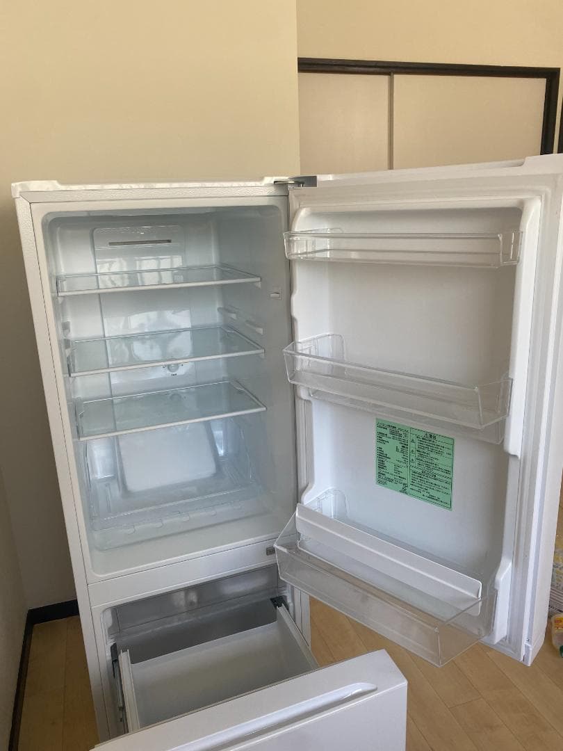 ノンフロン冷凍冷蔵庫 YRZ-F15LW (冷凍45L+冷蔵111L)