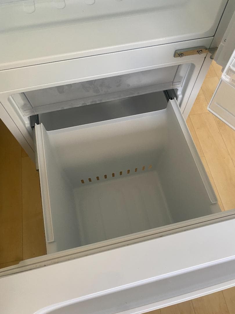 ノンフロン冷凍冷蔵庫 YRZ-F15LW (冷凍45L+冷蔵111L)