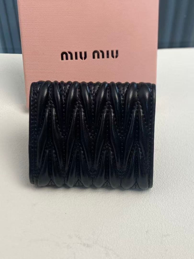 MIU MIU ブラック 三つ折り財布
