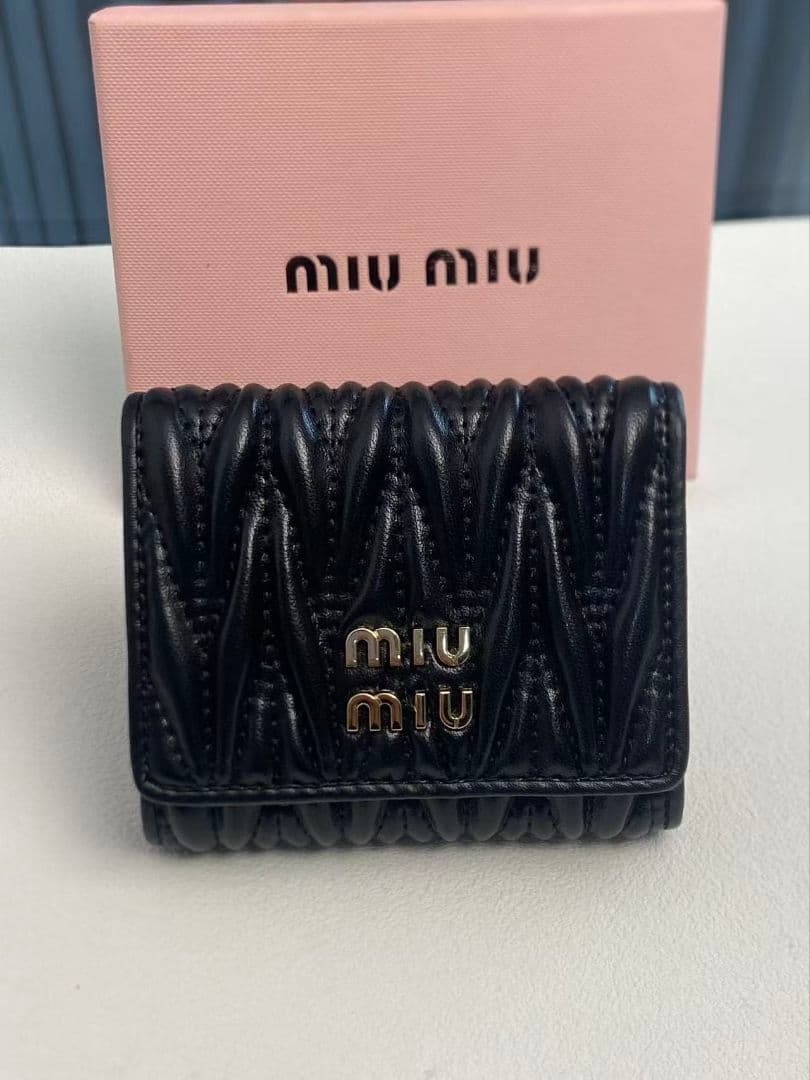 MIU MIU ブラック 三つ折り財布
