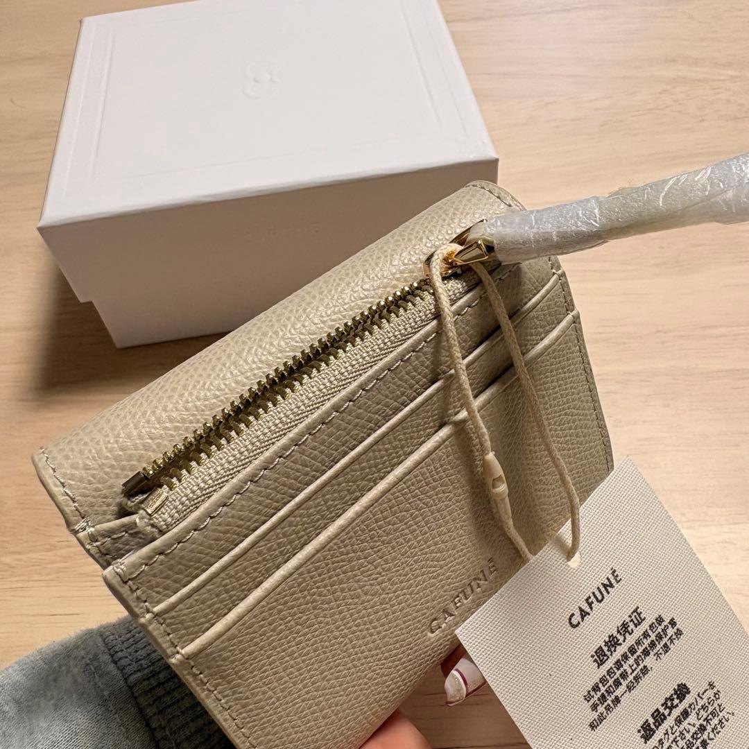 新品未使用タグ付き！ CAFUNÉ ベージュ 三つ折り財布 DOUBLE-C