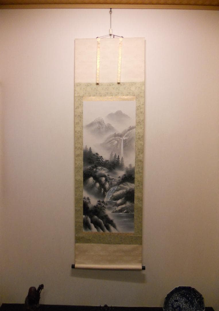 掛け軸 藤原 水墨山水 絹本 希少 軸装 茶道具 掛軸 美品 です。