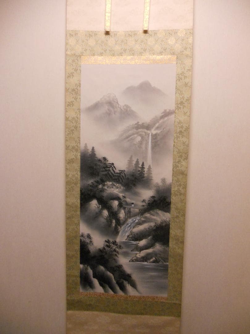 掛け軸 藤原 水墨山水 絹本 希少 軸装 茶道具 掛軸 美品 です。