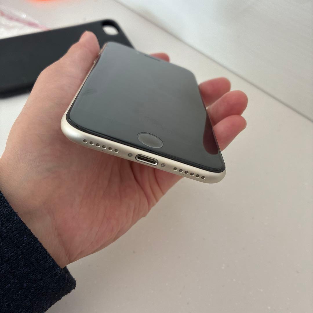 iPhoneSE 第3世代 ホワイト本体 128GB SIMフリー　美品