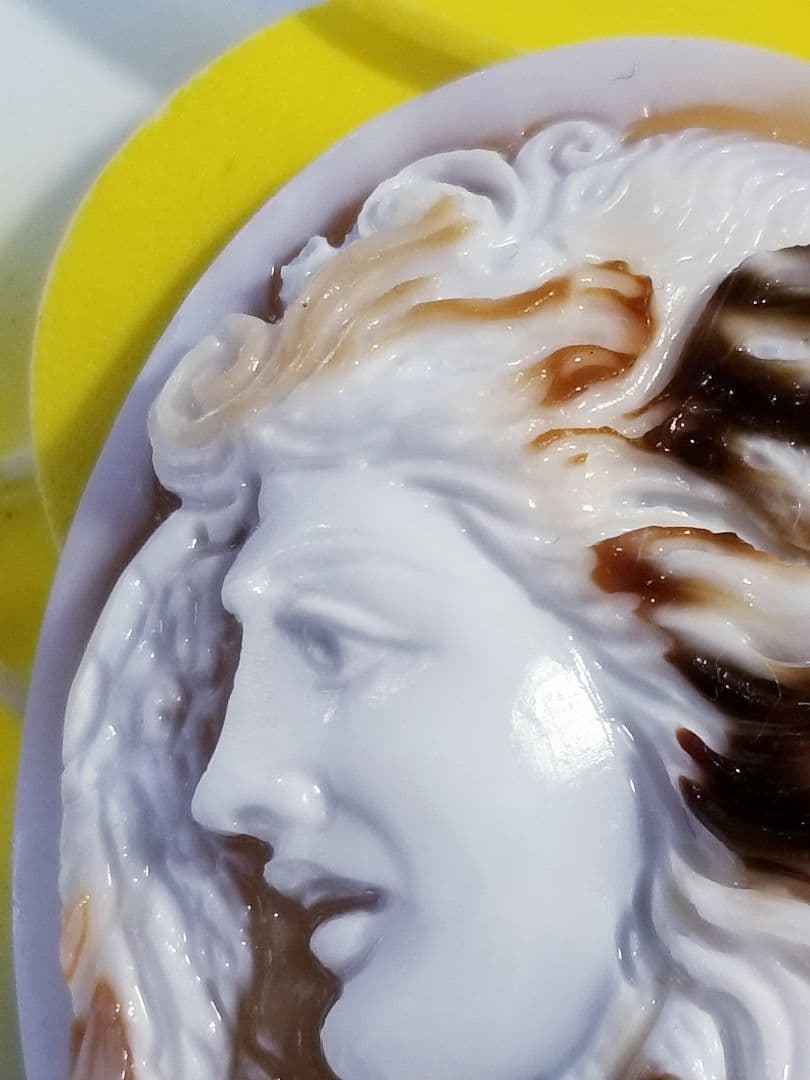 ねね 断捨離KS-911【ジュゼッペ・テソリエーレ作】天然三層シェルカメオ