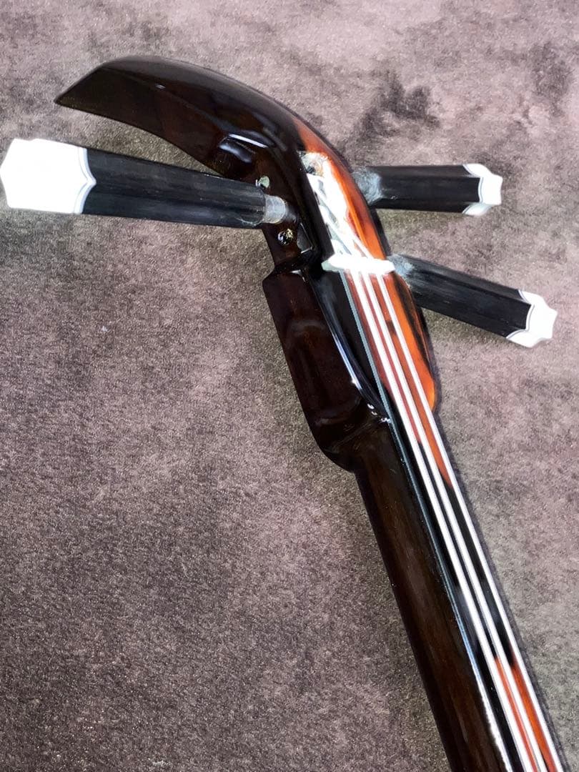 沖縄三線ワンランク上(上質黒檀)真壁型本皮一枚張りスンチ塗り期間限定出品