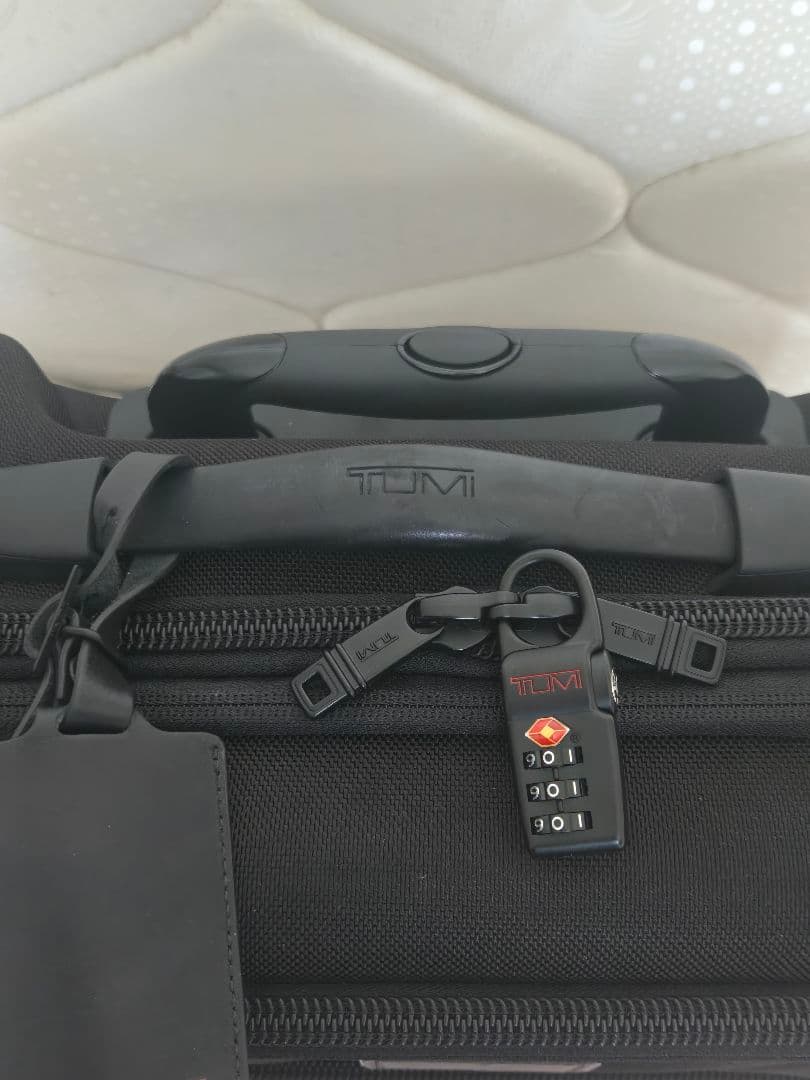 【値下げ】機内持ち込み可能　TUMI ブラック キャリーケース