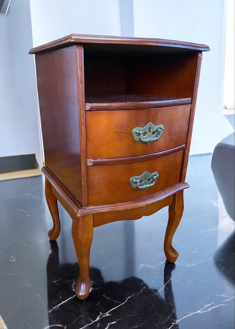 シ*跡様 オークションで格安出品★猫脚　2段収納 アンティーク風チェスト　サイド