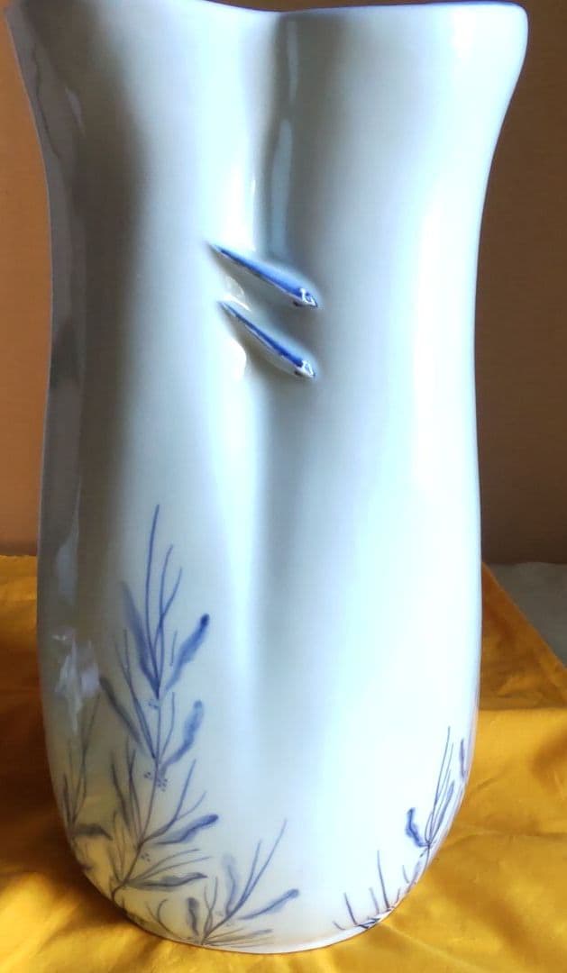 二代滝口加全造り　花生け【染付水光】「鮎】【清流】【飾り】【置物】