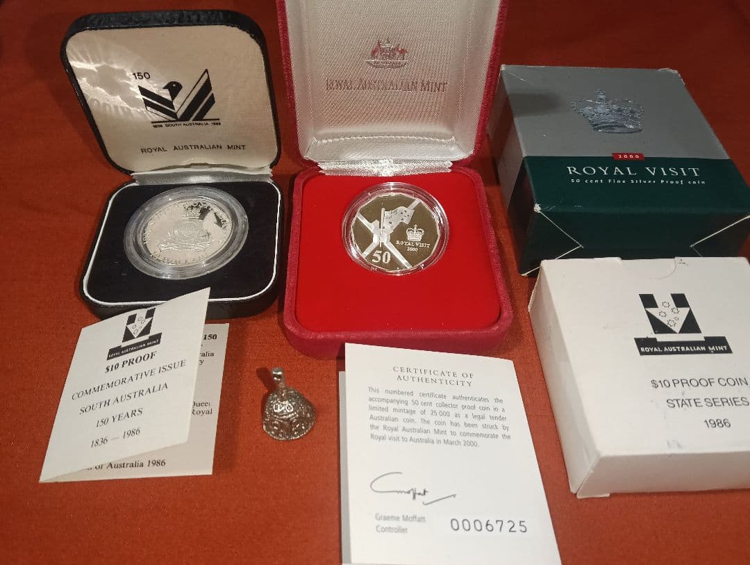 k*i様 希少 オーストラリア記念銀貨2種＆純銀製ビンテージ ベル型チャーム