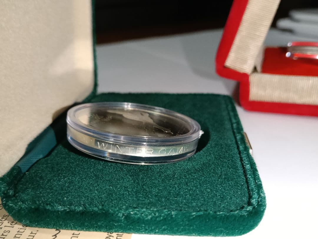 k*i様 希少 オーストラリア記念銀貨2種＆純銀製ビンテージ ベル型チャーム