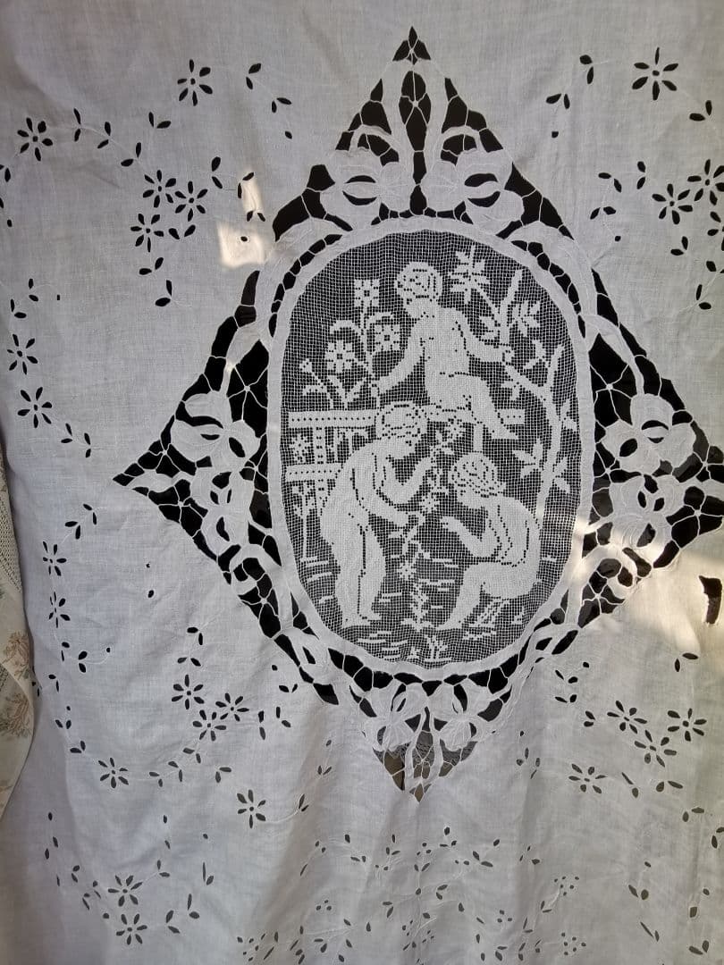 アンティークフランス 天使のフィレレース アイレット草花刺繍タッセル付大判クロス