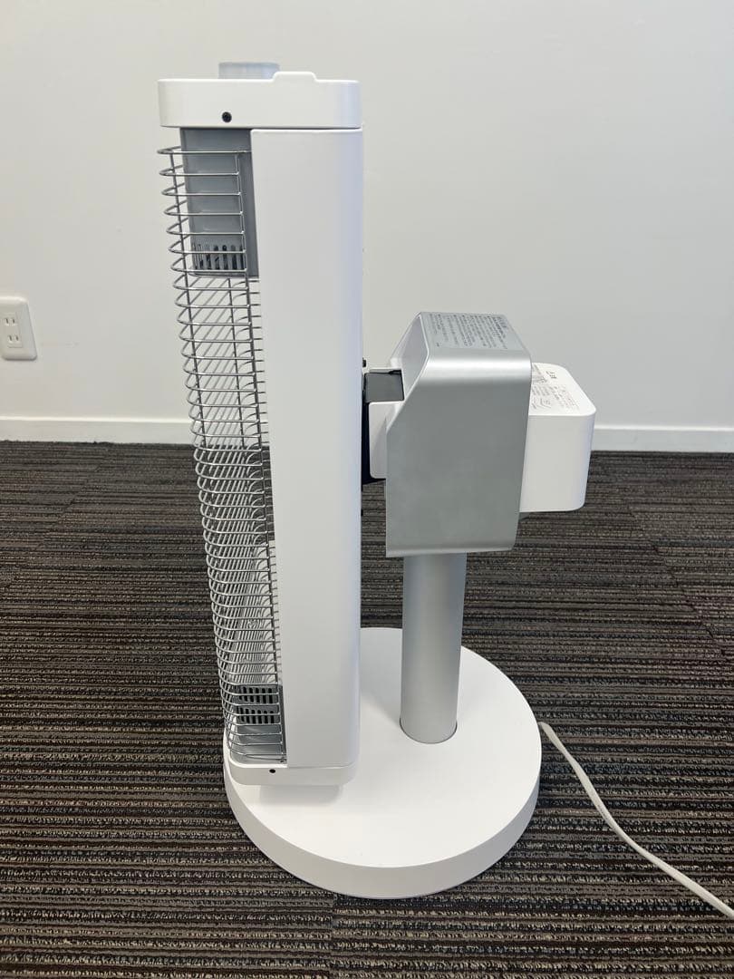 ダイキン　遠赤外線電気ヒーター 人感センサー付き￼