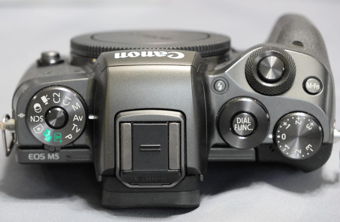 美品Canon EOS M5