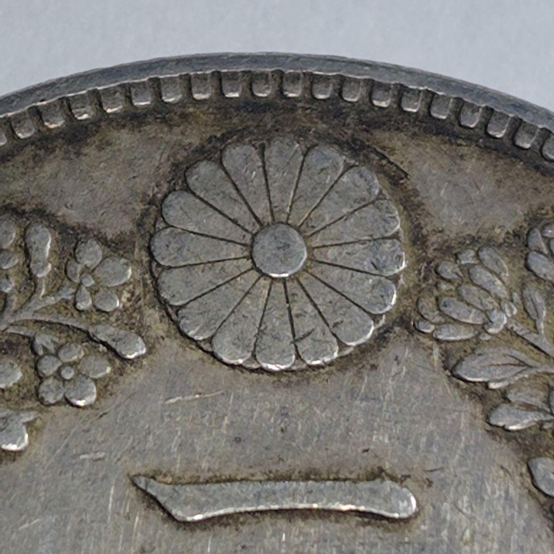 く*ー様 明治26年 一円銀貨（竜）｜銀900｜実流通品 F+〜VF−相当｜現状