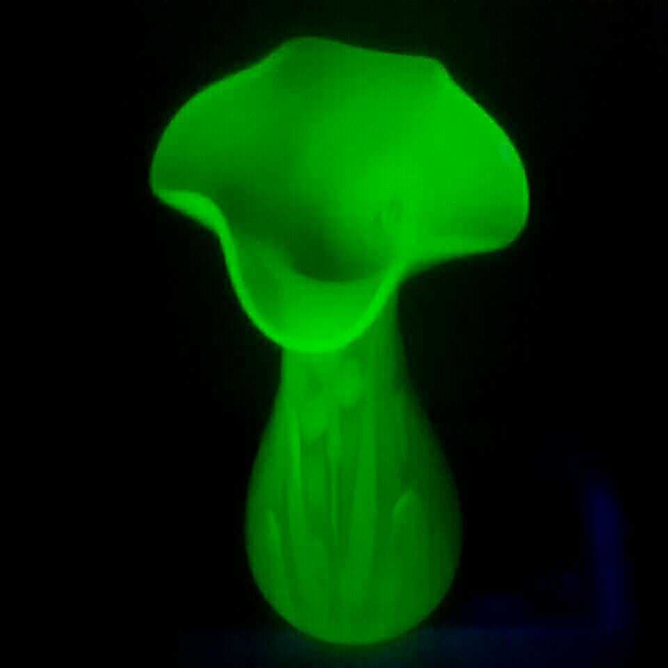 瀬戸内 です 大きな 手吹き ウラン ガラス フラワーベース