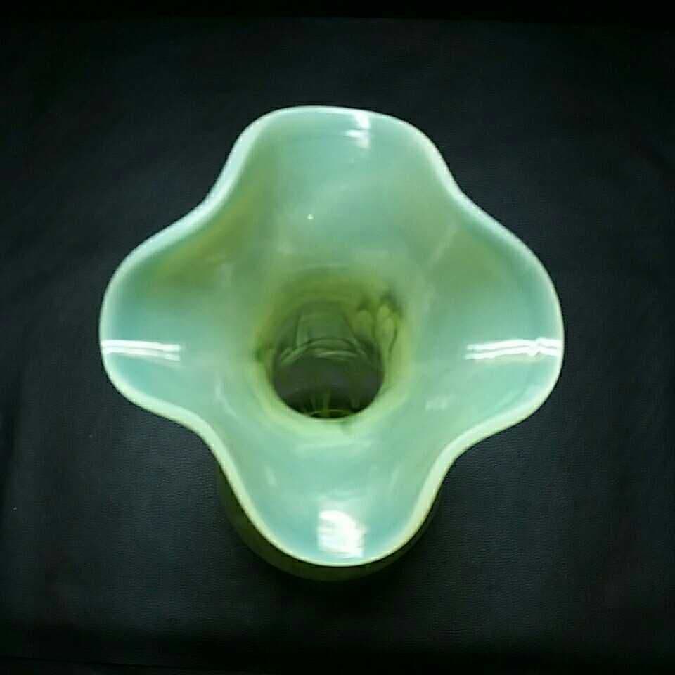 瀬戸内 です 大きな 手吹き ウラン ガラス フラワーベース