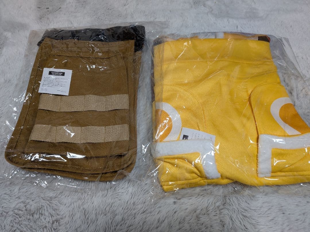 ニジゲンノモリ　限定オトモアイルーパーカーとウエストバッグ