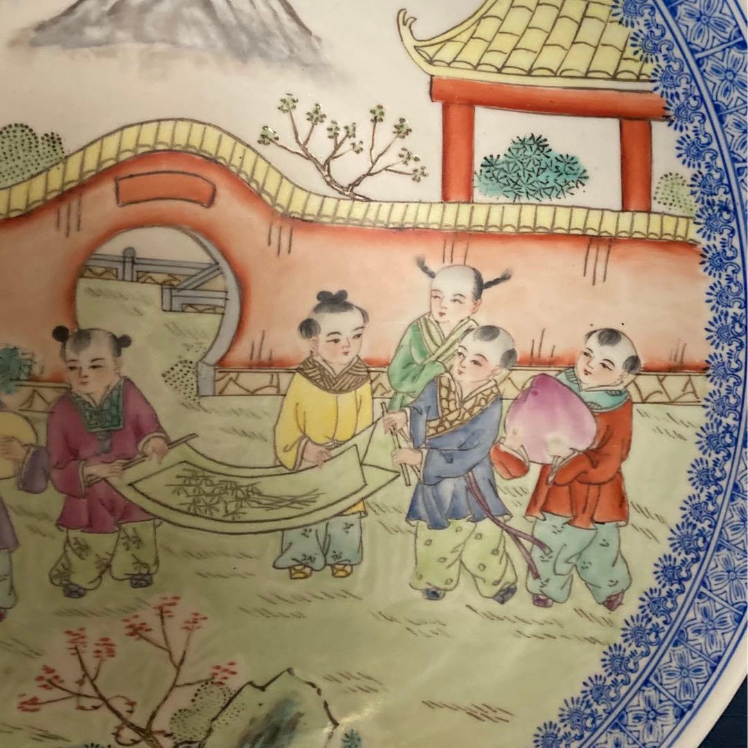 乾隆年製　粉彩唐子文大皿